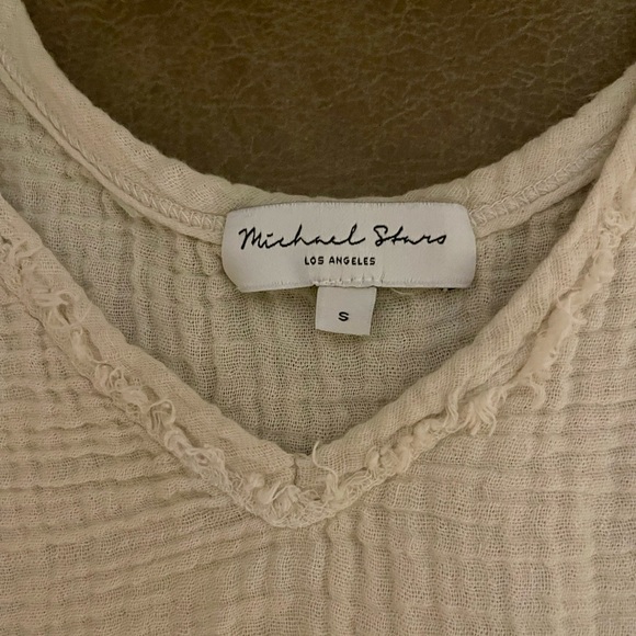 Michael Stars super soft gauzy v neck cropped tank. - Picture 2 of 4